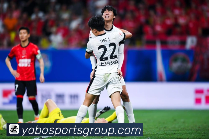 阿诺德转会风波引发豪门竞逐英格兰边卫未来何去何从球迷热议不断数据研判